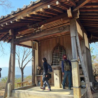 山頂の　第48番礼所　西林寺　もお参りし