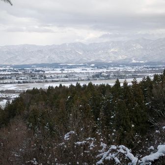 山頂からの五頭山
