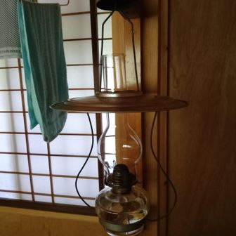 夜間に活躍した部屋の灯りはランプ🪔でした。

夕食時に宿の人が各部屋にセットしてくれます。

お部屋から持ち出し禁止🙅

持ち出して良いのはあんどんになります🕯️
