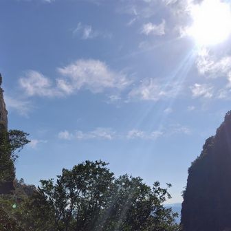 滝から雄岳と雌岳の間