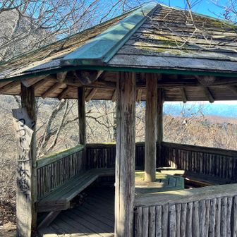 つつじが峰へ休憩所へ
つつじが峰は好きなエリア