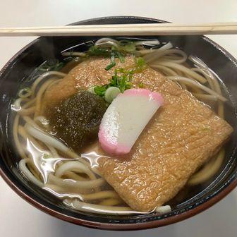 メニューには出せないけど少しならあるよって、売店でおうどんを食べさせていただきました♪