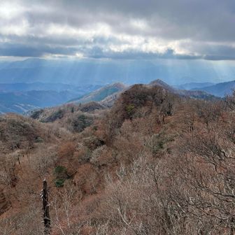 三尖向きに帰るの。
三尖と書き「みつとげり」ほかにもいくつか読み方がある。

ずっと前から行ってみたかったルート。
