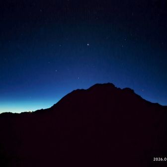 翌朝 3時30分スタート
御来光見ようと阿弥陀岳に登ってます