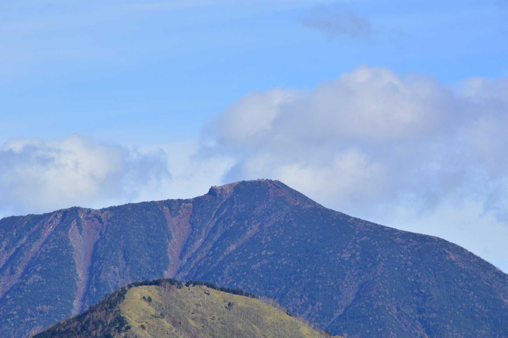 男体山をクローズアップ人影が見える!?