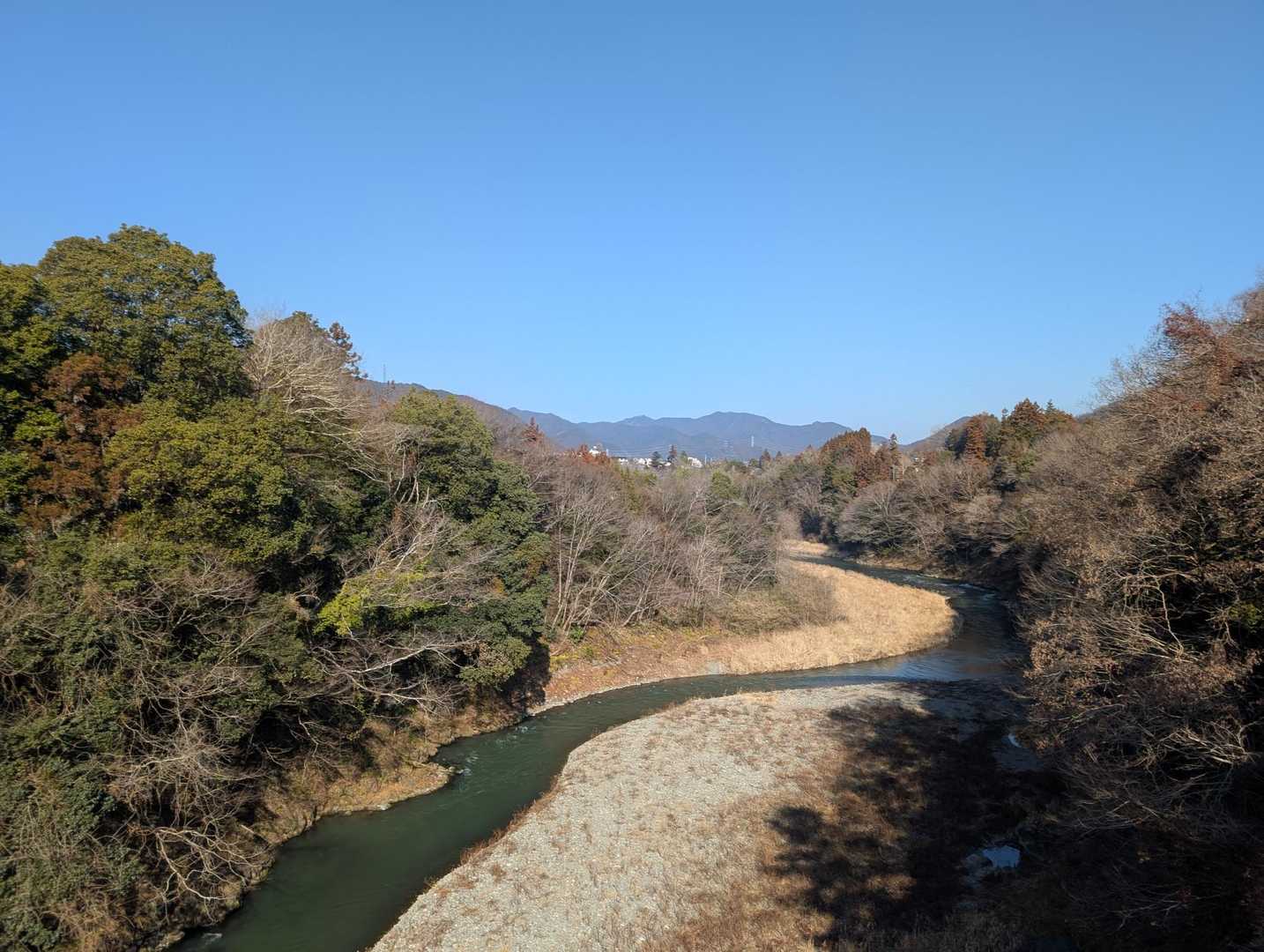 暫くは青梅街道を進み
左に折れて多摩川を渡ります