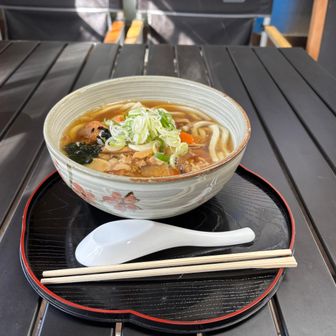 つくねとバラ肉が入って
つくばうどん
まじかー