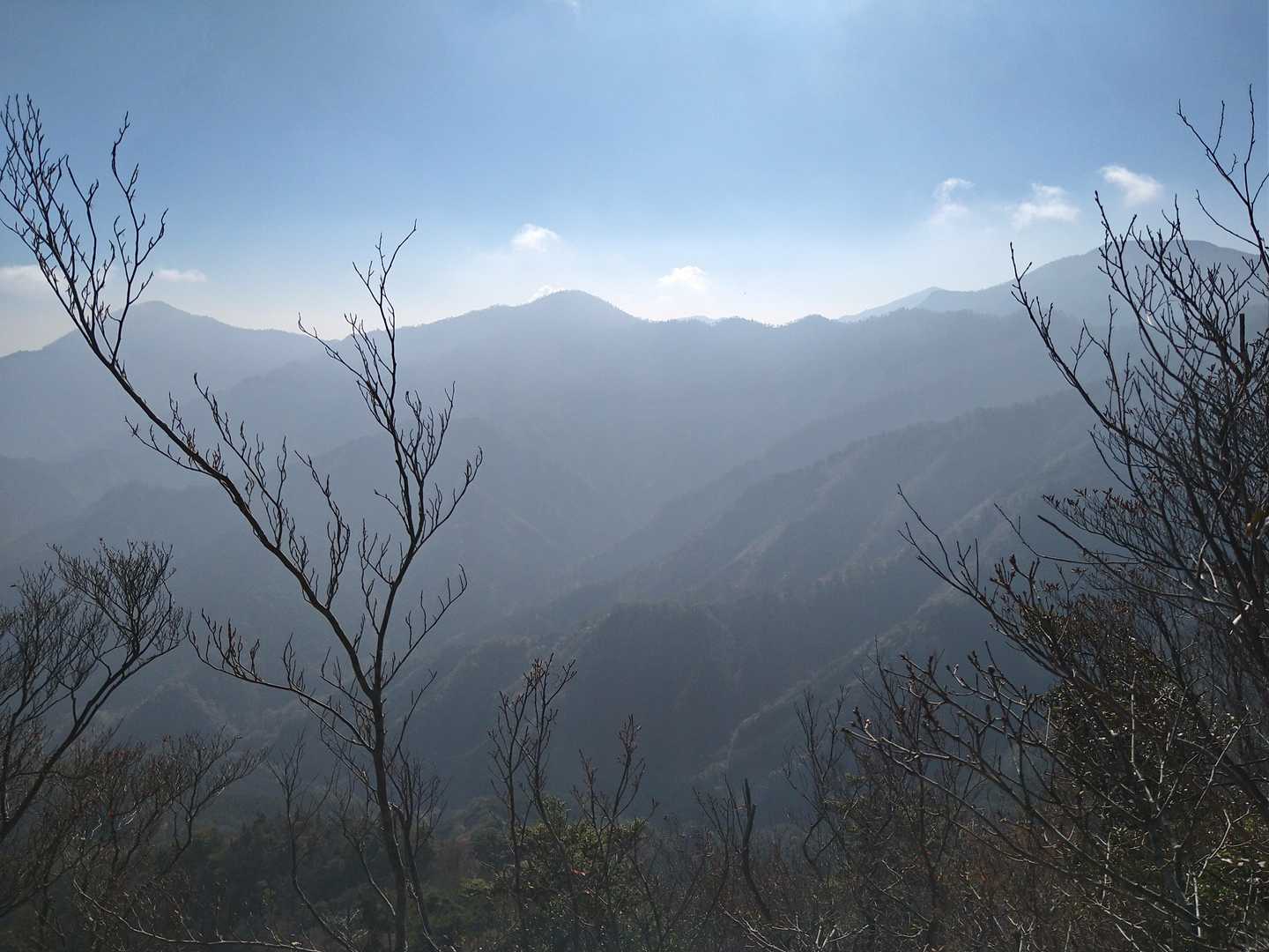 左側から、桑原山、木山内岳、大崩山