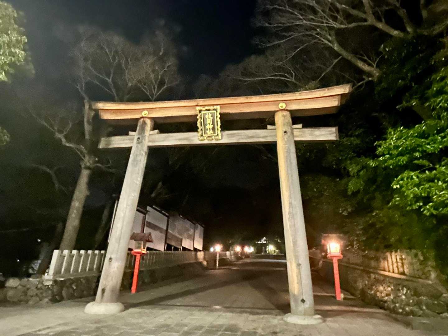 枚岡神社から登ります