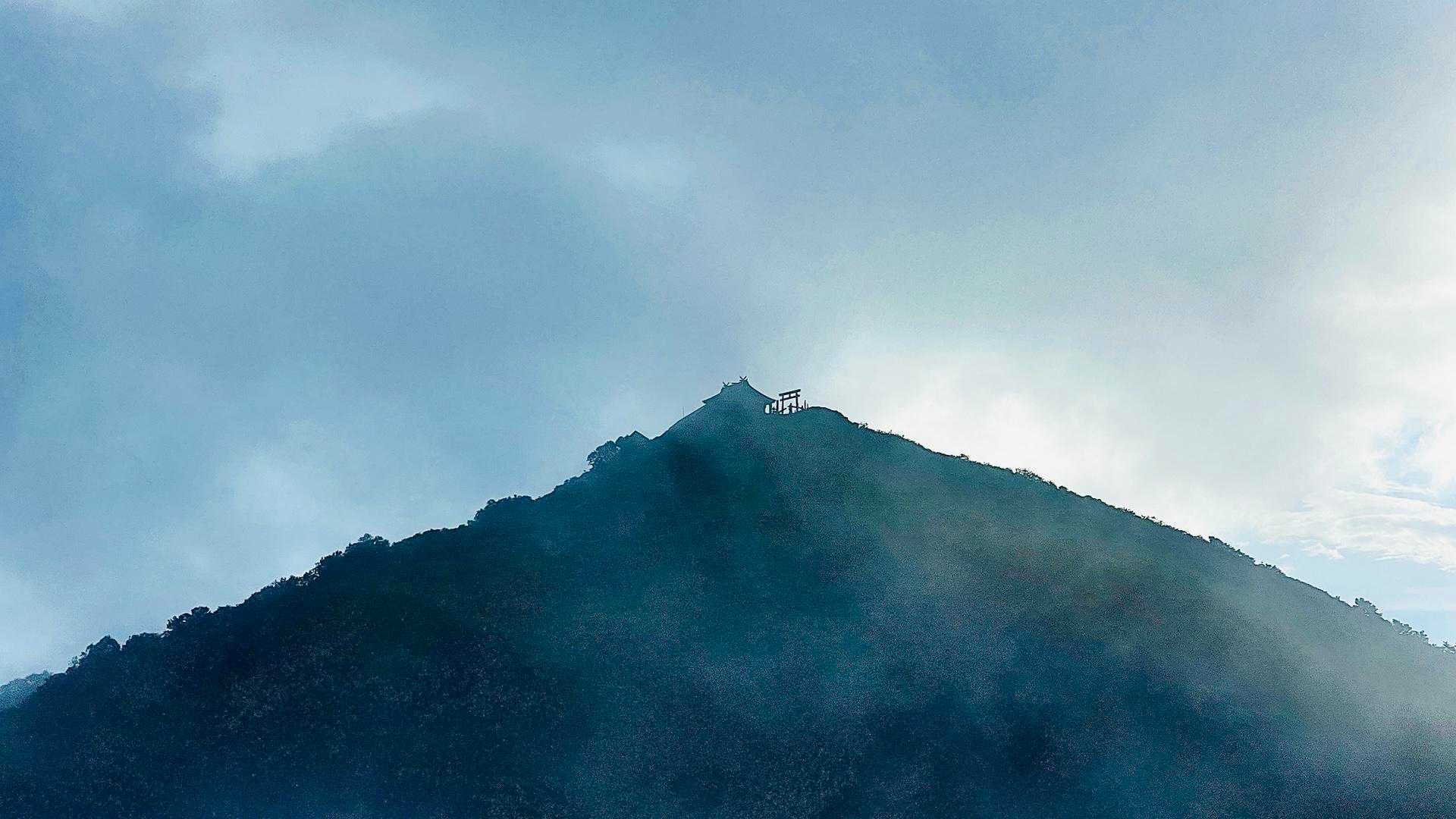 山頂直前で
山頂のガスが晴れる(ﾟoﾟ;;

急げー