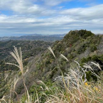 南峰から北峰の眺め