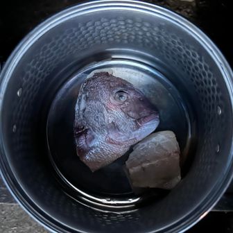 鍋に " ｻｶﾅﾉｶｵ " をイン！
