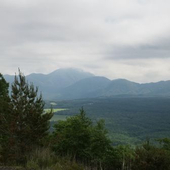 一番高いピークは
この日最初に登った浅間隠山
今は頂は雲の中に