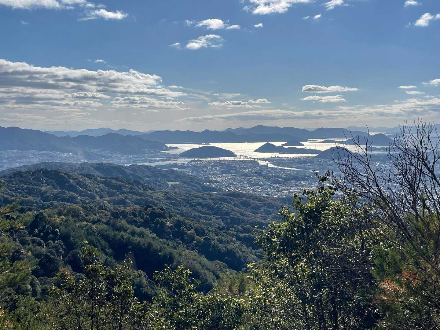 ☀️が西に傾いて広島湾が光ってきた