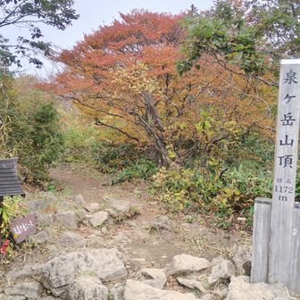 山頂到着時は残念ながら雲が優勢。