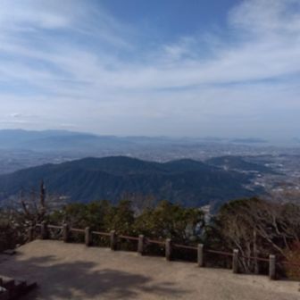山頂から四王寺　雲仙も肉眼ではなんとか見えるくらい👀