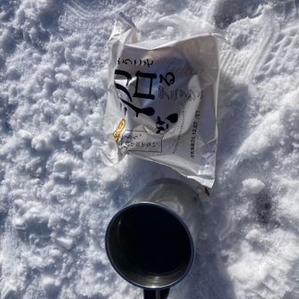 コーヒー飲む．製品名に誘われて買ってみたが，クリーム多くてすごく甘かった．私は多分沼らない．