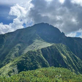 新道下って
雲峰山からの芦別岳