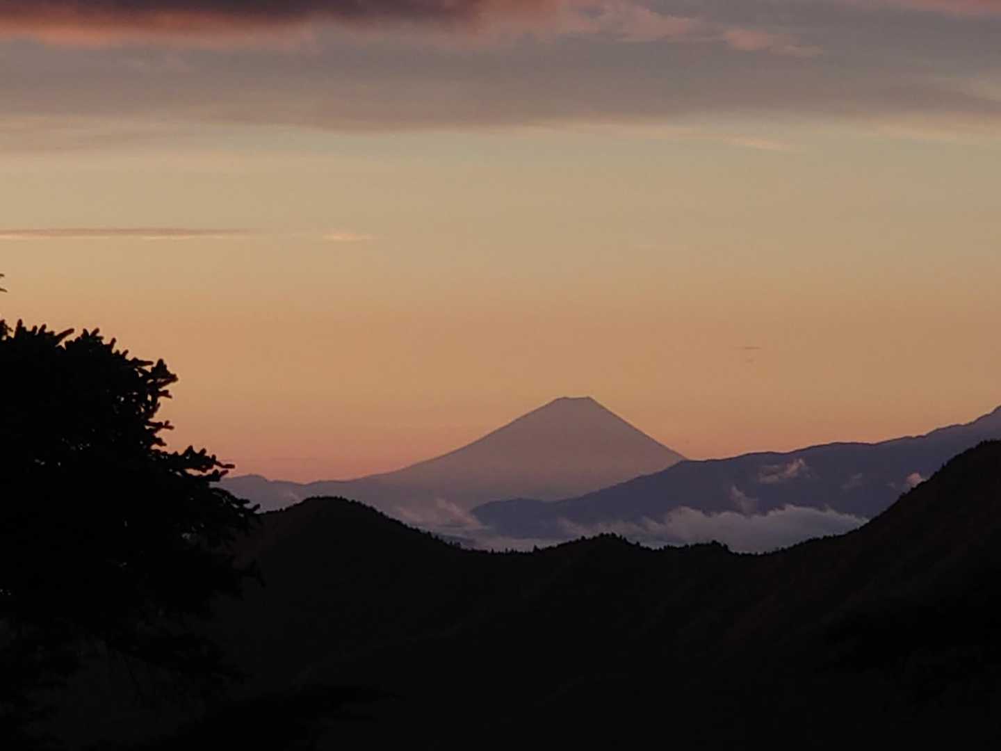 朝焼けに富士山
