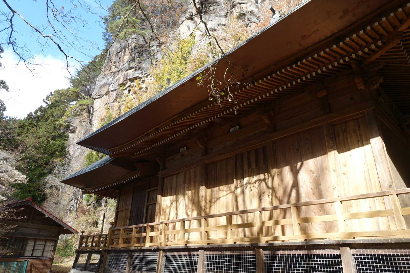 観音堂です。客殿は立派で厳かな雰囲気。