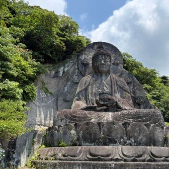 大仏に到着
日陰のベンチで休憩
暑くて汗だく💦