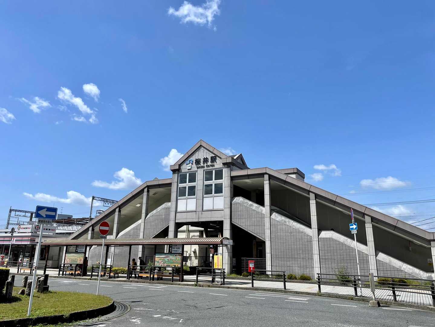JR桜井駅 🏁

まぁ
長い人生 生きてりゃ色々あるわな…
思い通りにいかん事ばっかりやけど
自分を信じて
もう少し頑張ってみるかぁ

離ればなれになってる ふたつの魂が
いつの日か ひとつになって
本当の幸せを手に入れる その時まで…