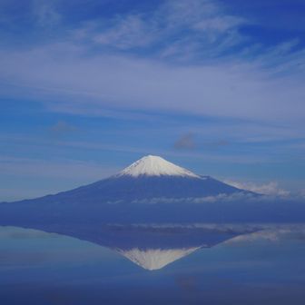 まるで湖に映っているよう..🗻
逆さ富士