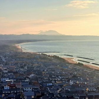 頂上付近からの眺望。向こうに三瓶山✨