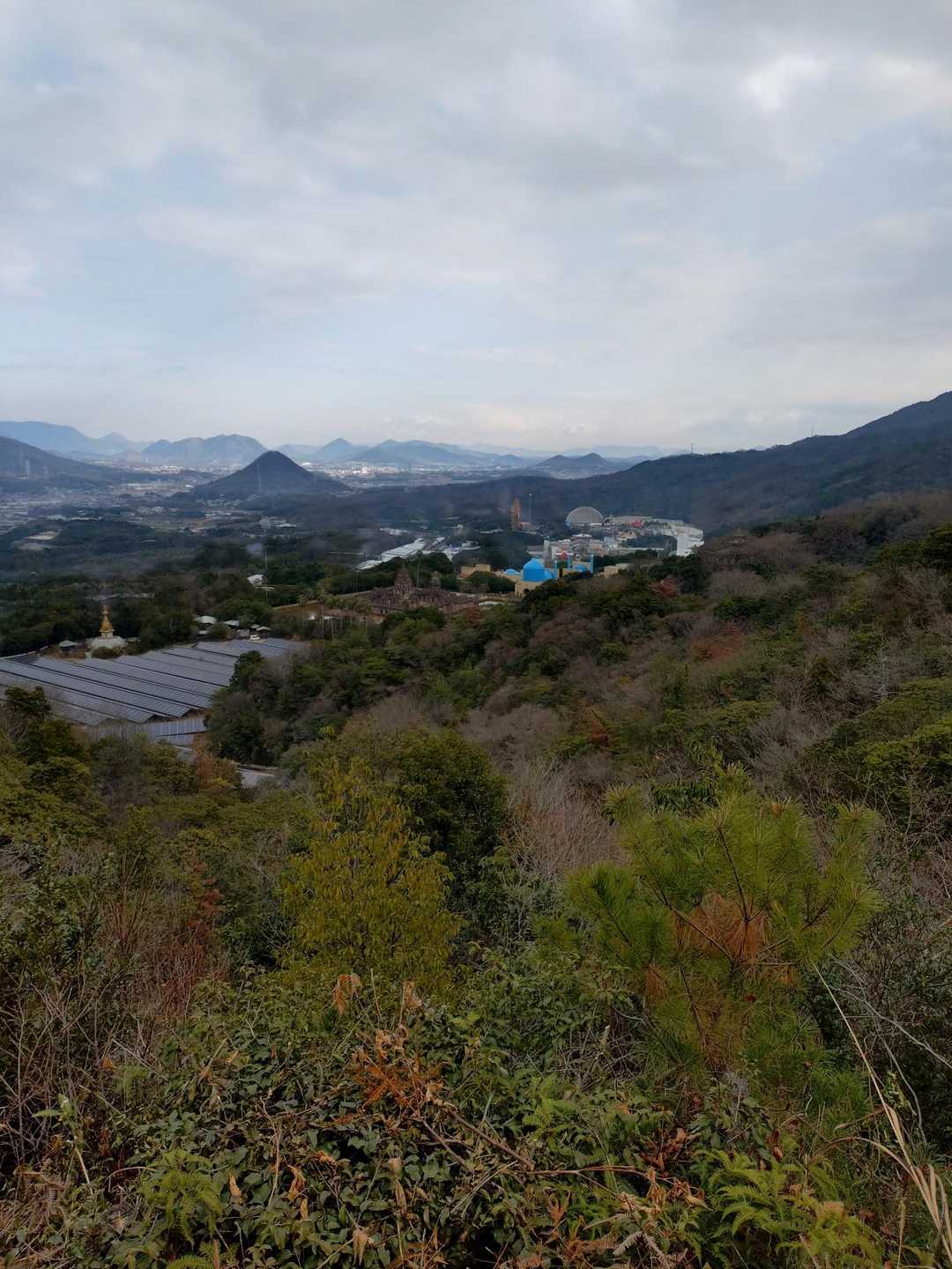 途中にレオマが見える