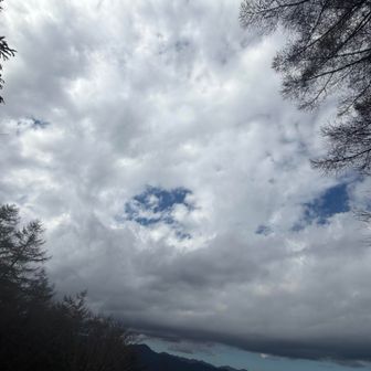 雲が厚くなって来た☁️
下山します。
