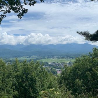 八ヶ岳の展望スポットですね。
ベンチもあります。