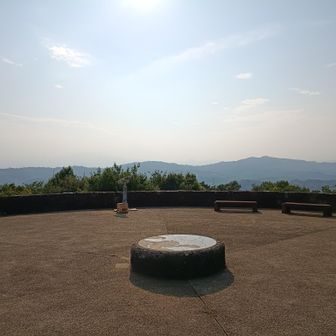 吾妻山山頂②
今日も富士山見えず！
もう何とも思わない（笑）

冬まで待とう！