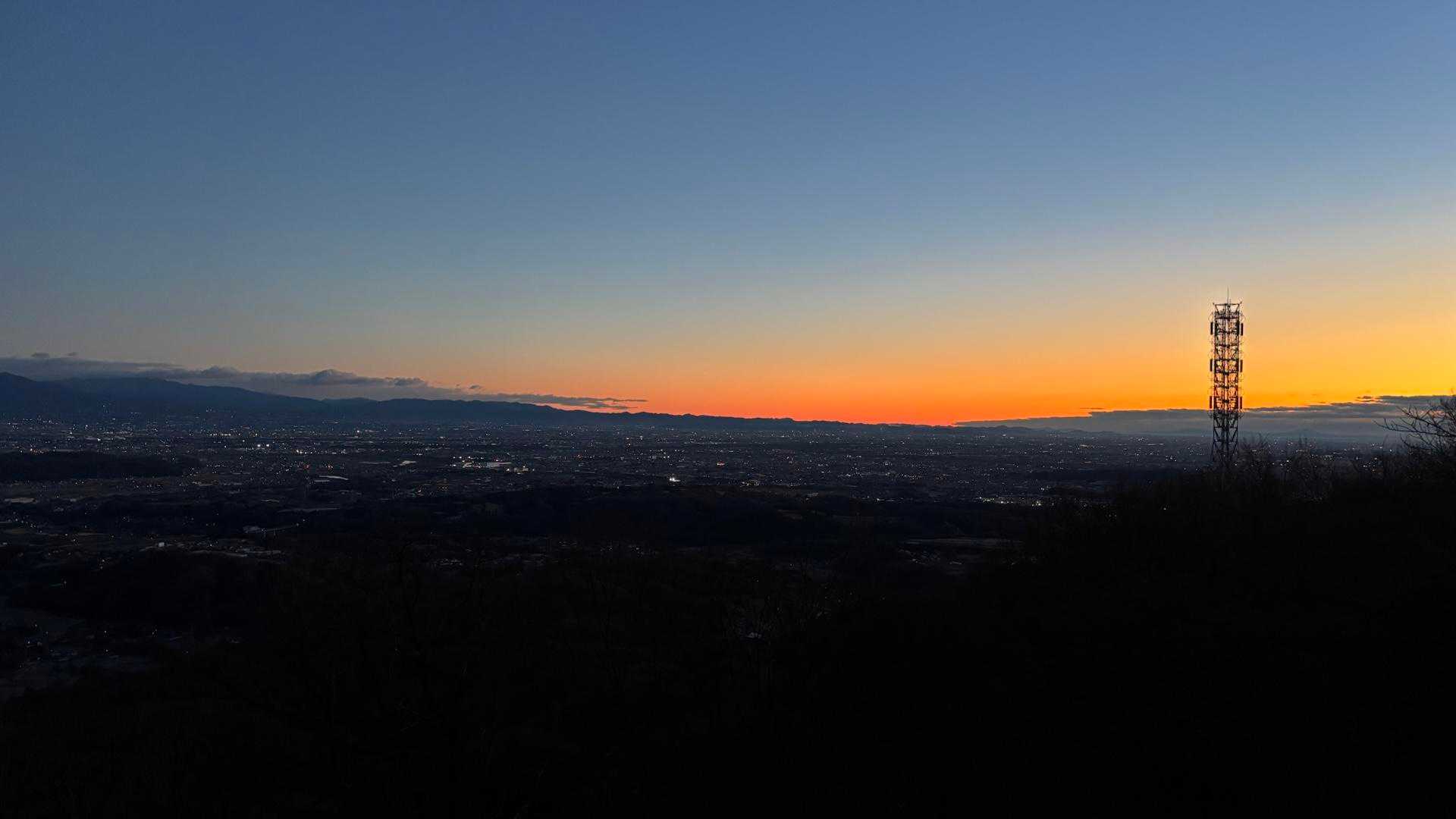 登りきって出たところからの朝焼け🌄