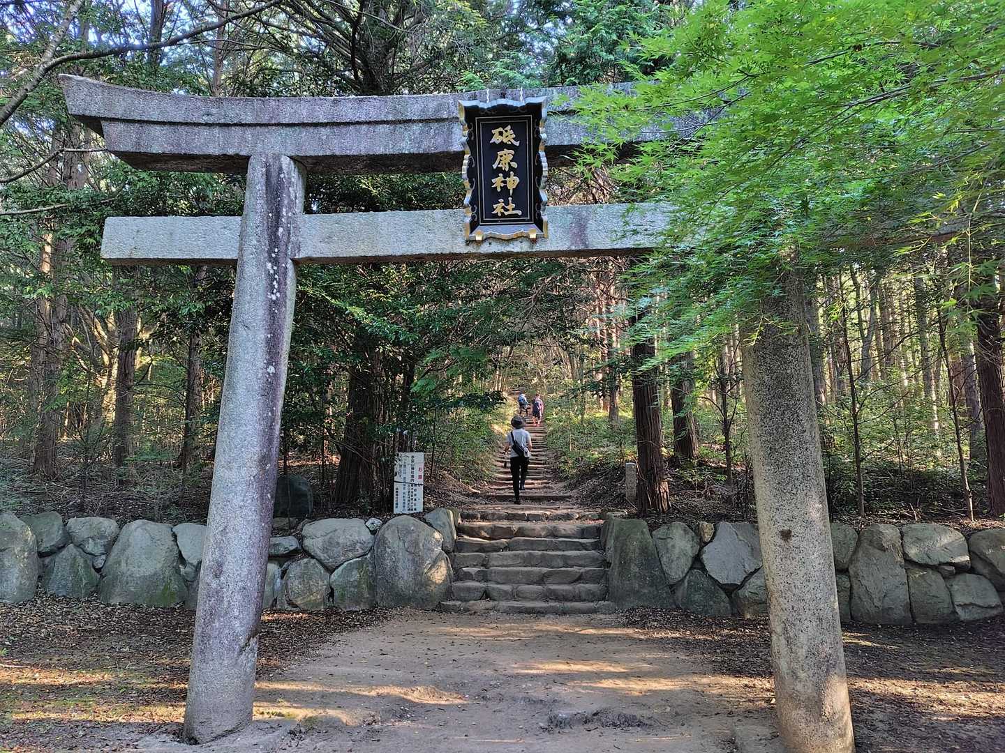 〈砥鹿神社奥宮・第一鳥居〉
