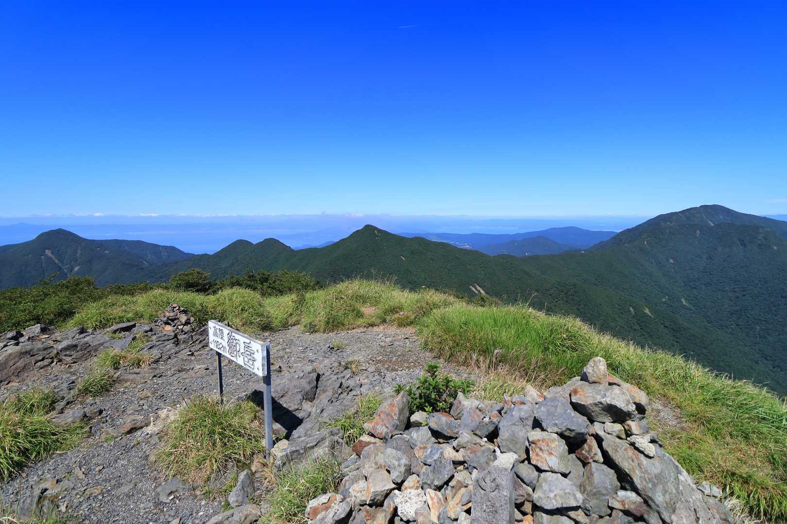 御岳山頂
お天気が良くて高隈山系を一望