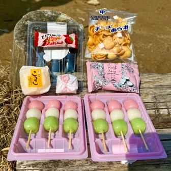 赤猿峠近くの広場でオヤツタイム