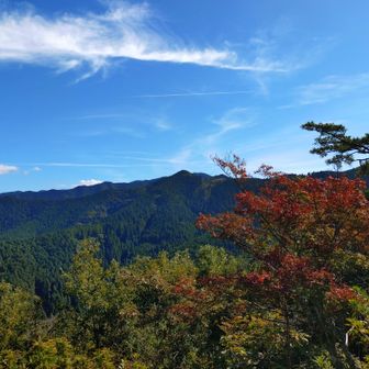 これは青根ヶ峰とか四寸岩山とか大天井ヶ岳が見えているの？
相変わらずAR山ナビさんは微妙です😓