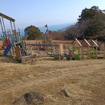 アスレチック、遊具が色々あります