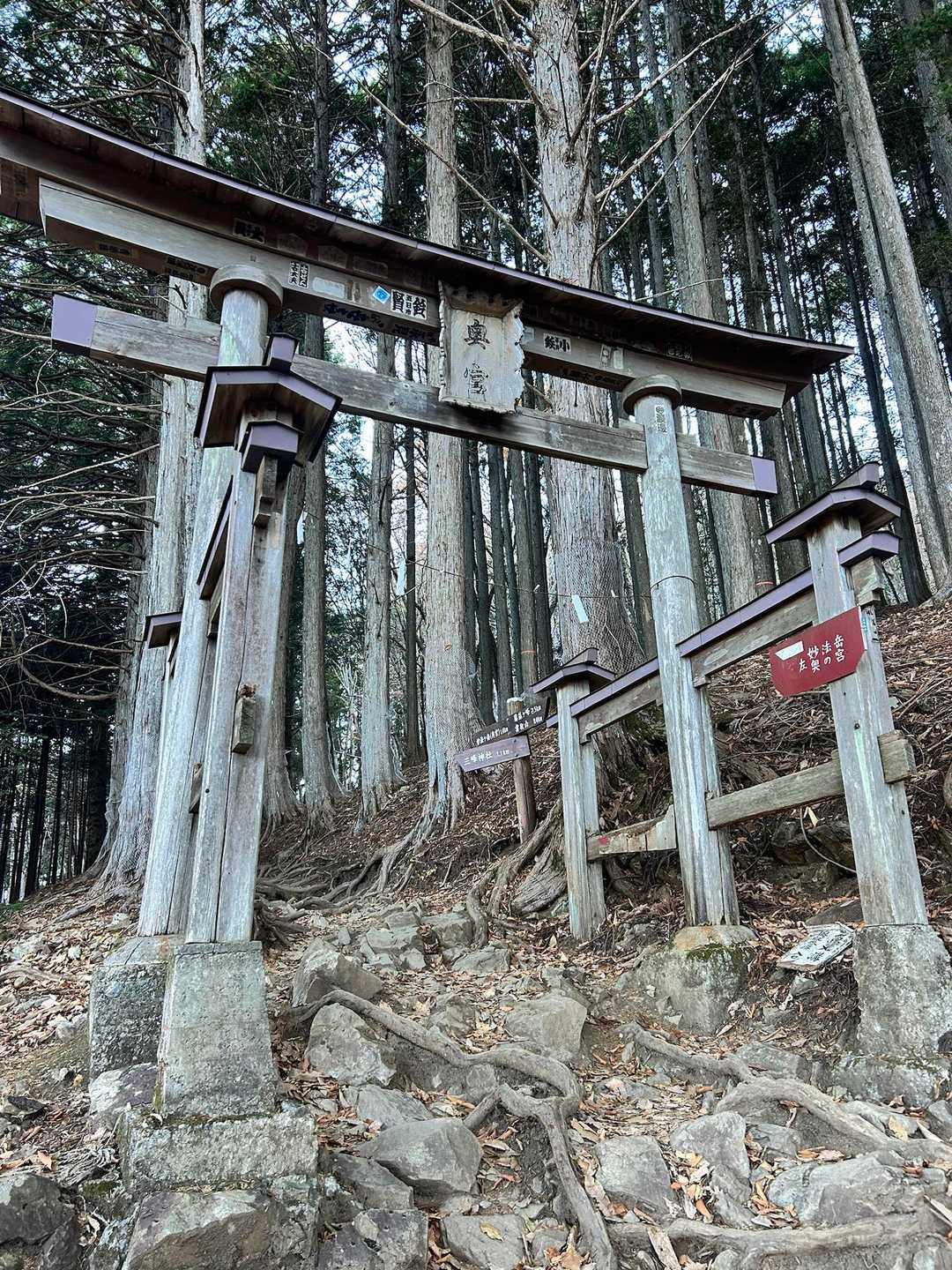 またまた⛩️
登山者が少ないと思ったら神社への参拝者、観光客がまぁまぁいた。