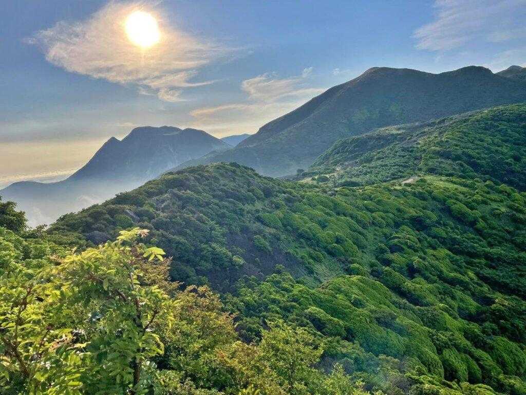 牧ノ戸峠発着｜四季の変化を山肌で感じる沓掛山 往復コースの写真