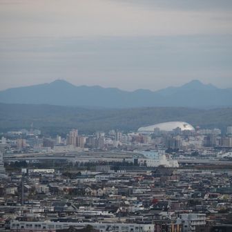 支笏湖方面と札幌ドーム