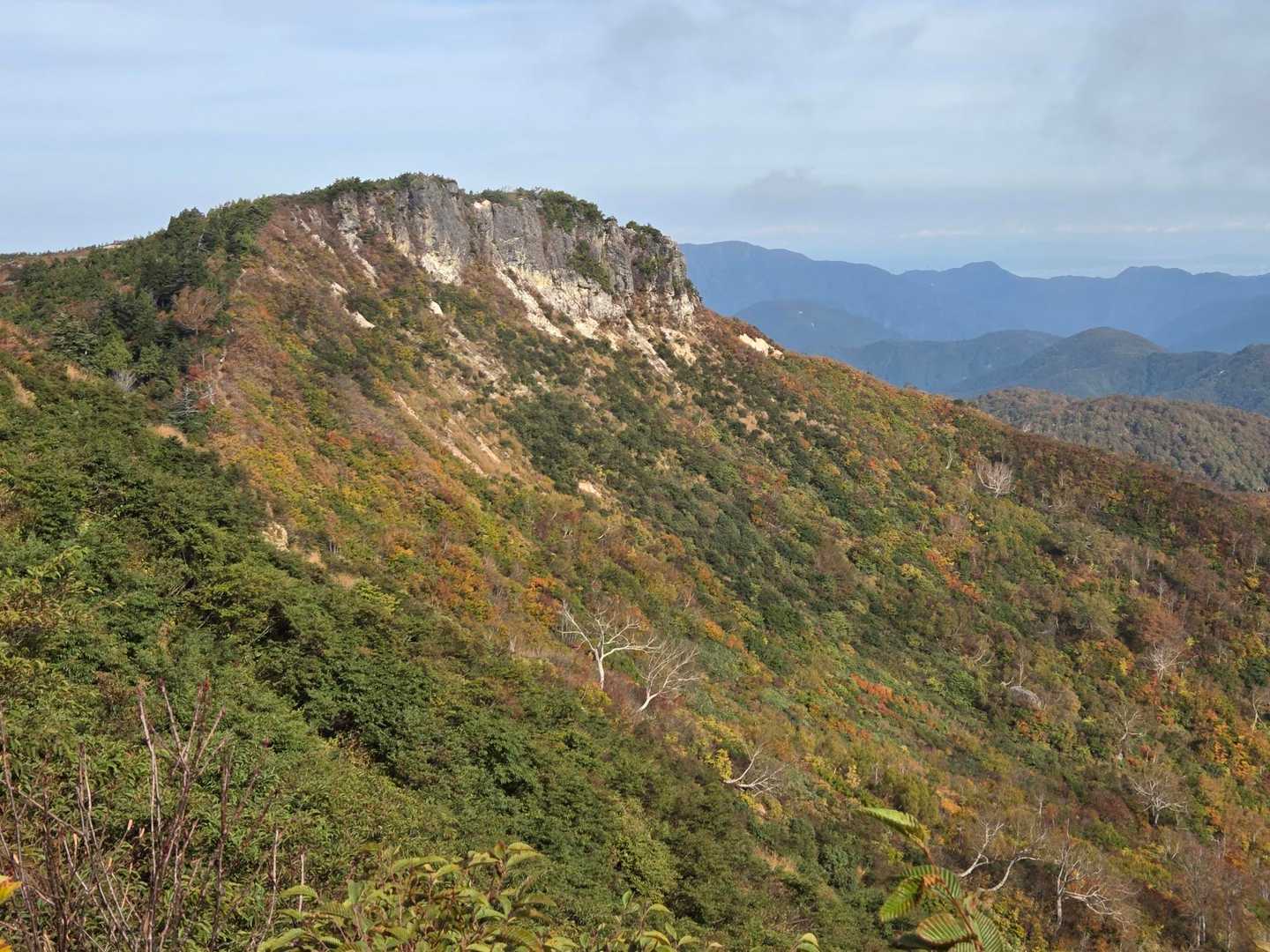 三方岩岳の岸壁