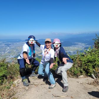 今年6月
白山高山植物園～西山～へ

ここで冷やし中華作成中だった
さくら🌸に気がついてお声かけくれたお二人😊(ﾌｫﾛﾜｰさんだったの)
お裾分けして頂いたホットサンドに釣られましたー🐟️💕

昨日は三人で夜叉ケ池△まで楽しかったですねー🥰
いつも楽しませて貰ってます😆🎵
ありがとー(*^-゜)vThanks!

これからも
よろしくお願いしますね🥰❣️