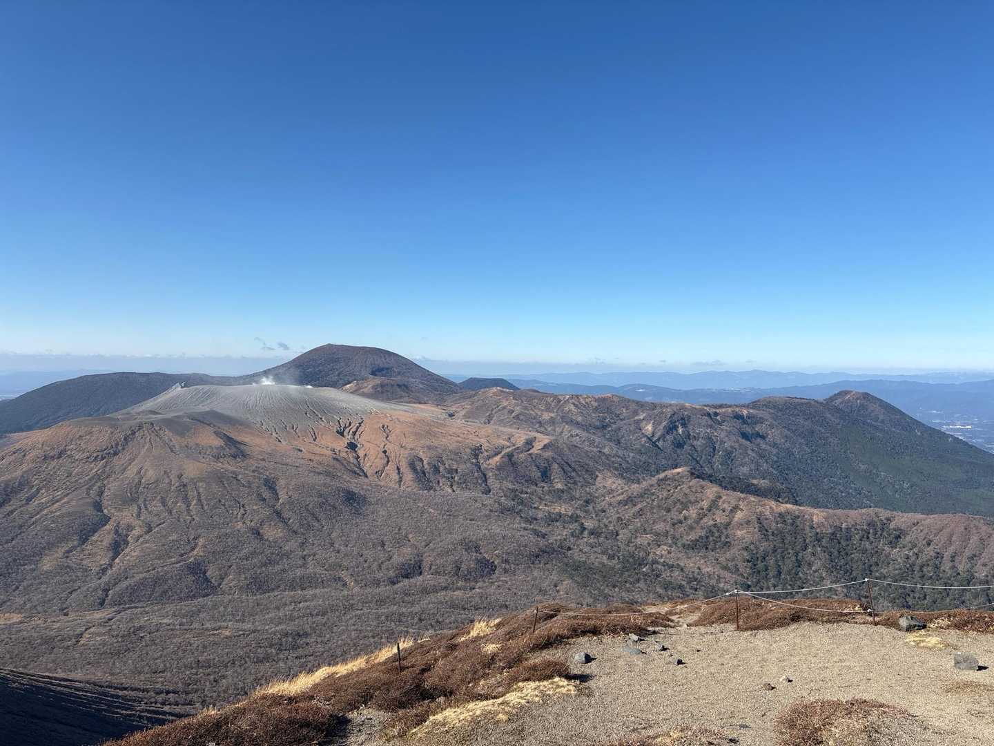 霧島の雄大さがよくわかる
左から新燃岳、韓国岳、大幡山、丸岡山、夷守岳
やっぱりいいね、霧島