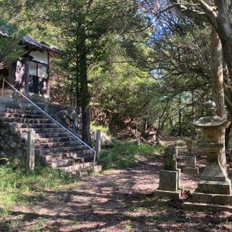途中にお寺も
