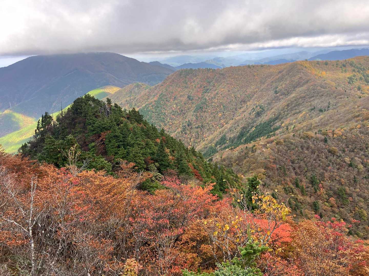 赤星山への縦走路も