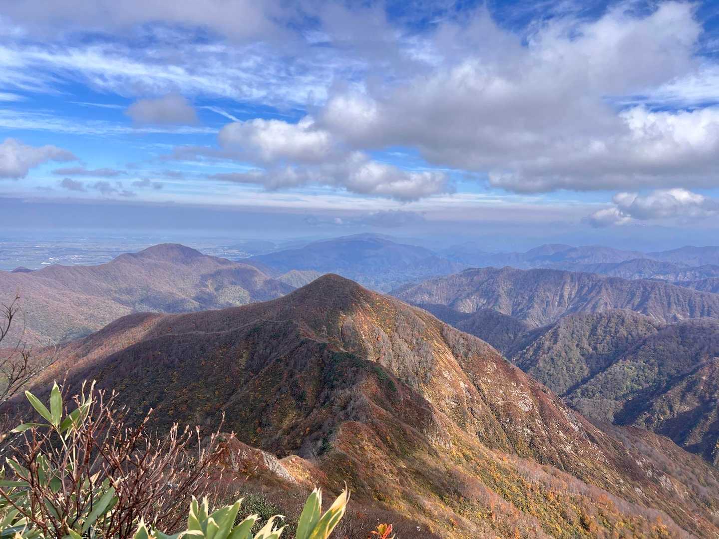 帰りはあちらの稜線へ🤭そして權ノ神岳へ⛰️