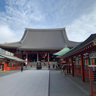 浅草寺。清々しい朝です！！