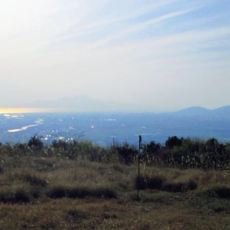 きらめく有明海　その向こうに雲仙普賢岳🤩霞んでるけど美しい✨