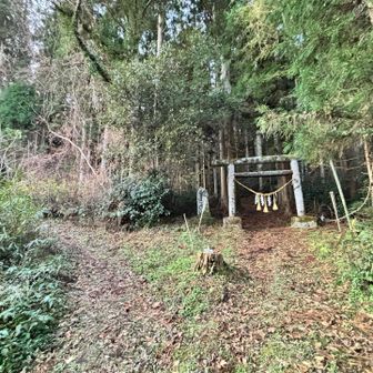 ここを左折。

この場所あたりから、本格的な山道になっていきます。